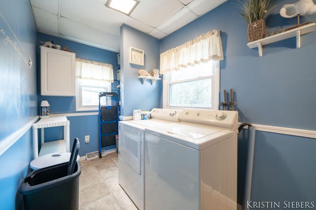 8252 Lamplight Drive, Jenison, MI 49428