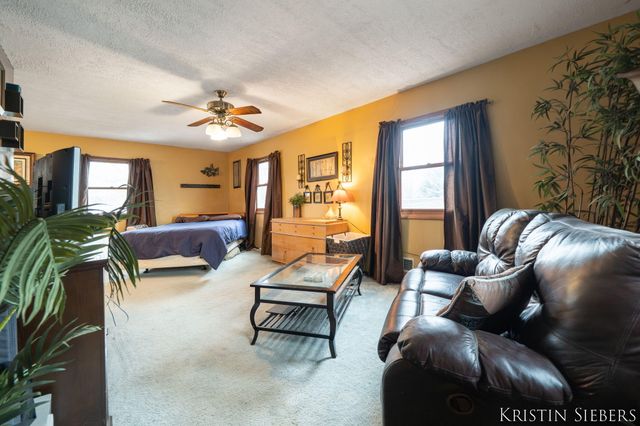 8252 Lamplight Drive, Jenison, MI 49428