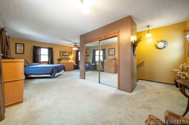 8252 Lamplight Drive, Jenison, MI 49428