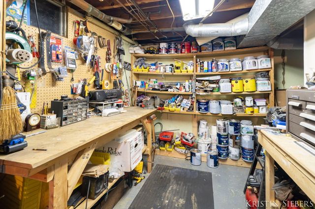 8252 Lamplight Drive, Jenison, MI 49428