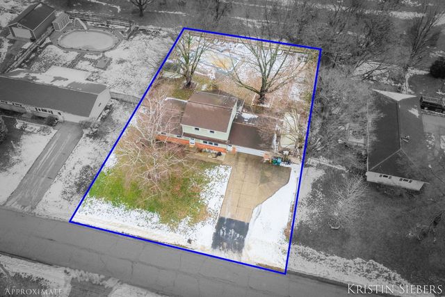 8252 Lamplight Drive, Jenison, MI 49428