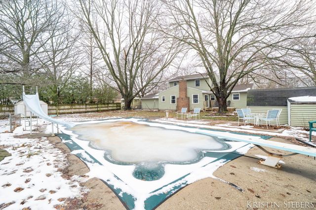 8252 Lamplight Drive, Jenison, MI 49428