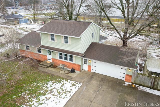 8252 Lamplight Drive, Jenison, MI 49428