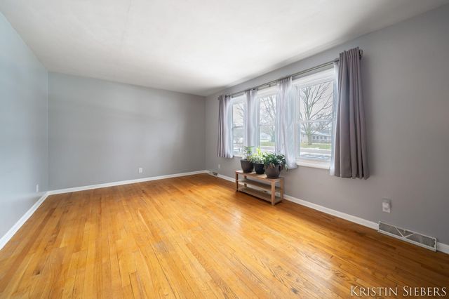 8252 Lamplight Drive, Jenison, MI 49428