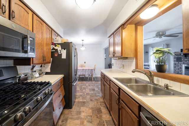 8252 Lamplight Drive, Jenison, MI 49428