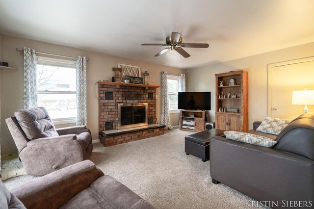 8252 Lamplight Drive, Jenison, MI 49428