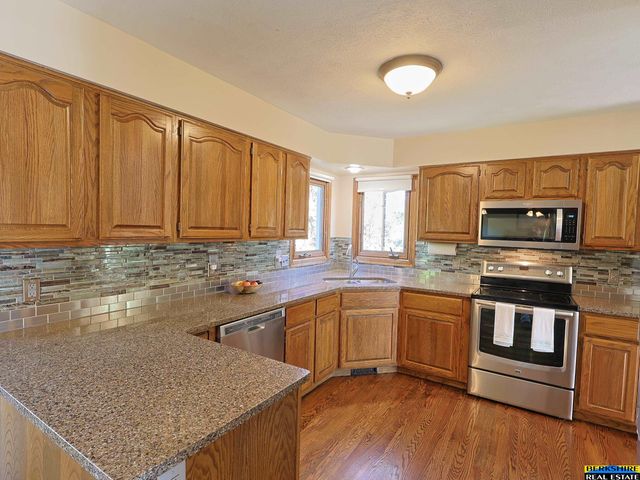 7010 S 30 Place, Lincoln, NE 68516