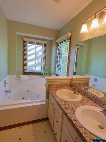7010 S 30 Place, Lincoln, NE 68516