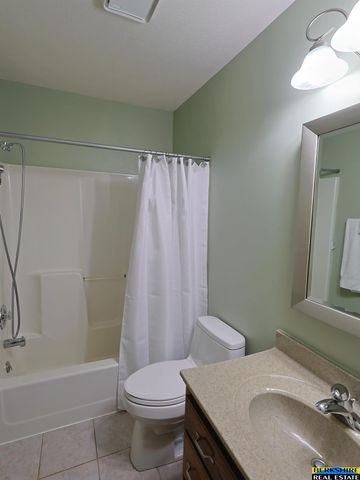 7010 S 30 Place, Lincoln, NE 68516