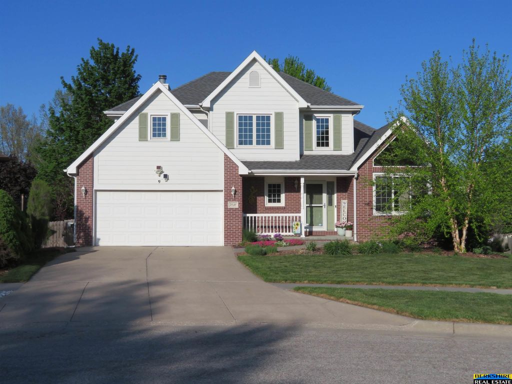 7010 S 30 Place, Lincoln, NE 68516