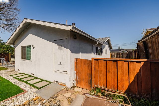 2279 Saint George Dr, Concord, CA 94520