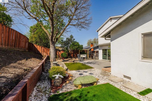 2279 Saint George Dr, Concord, CA 94520