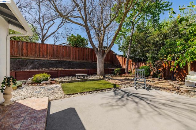 2279 Saint George Dr, Concord, CA 94520