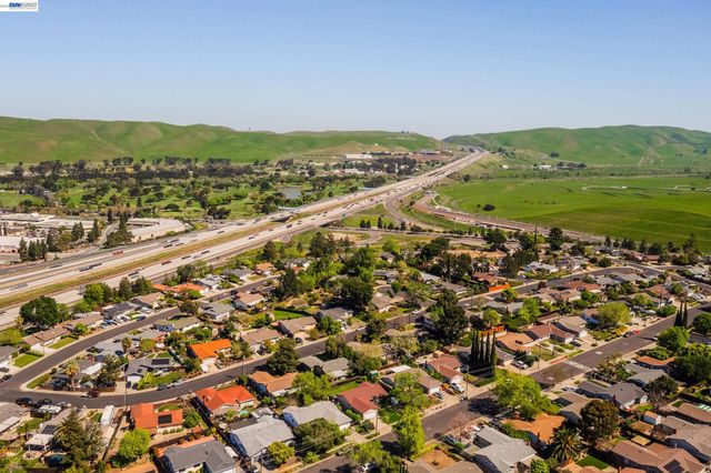 2279 Saint George Dr, Concord, CA 94520