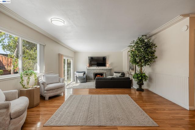 2279 Saint George Dr, Concord, CA 94520