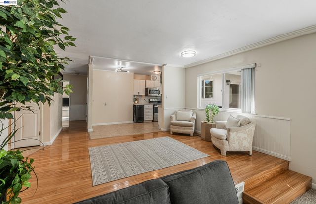 2279 Saint George Dr, Concord, CA 94520