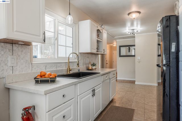 2279 Saint George Dr, Concord, CA 94520