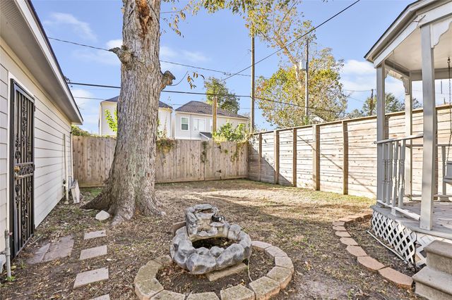 1120 E 26th Street, Houston, TX 77009