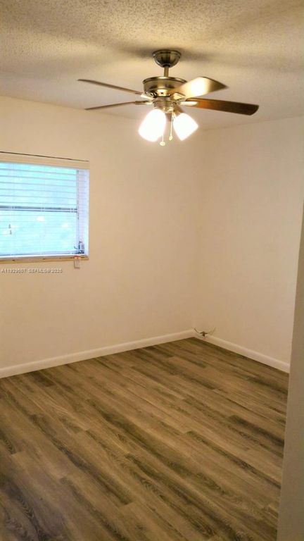 Image 9 of property listing at 1755 NE 116th Rd 15, North Miami, FL 33181