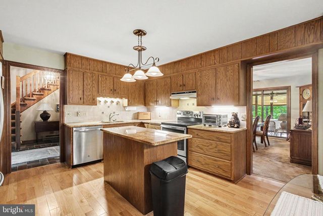 30 POPLAR LN, Elizabethtown, PA 17022