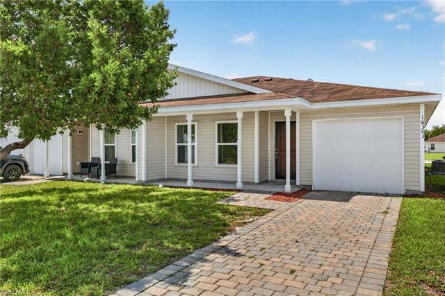 18303 Gibraltar LN, Lehigh Acres, FL 33936