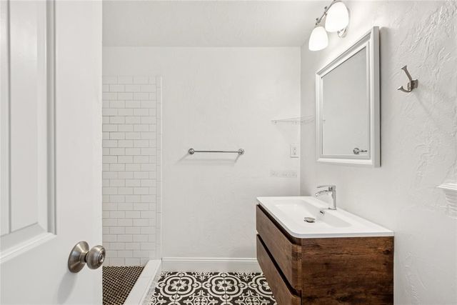 817 NE 61 Street, Oklahoma City, OK 73105