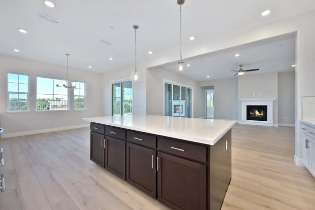 1352 Bear Creek Dr, Rocklin, CA 95765