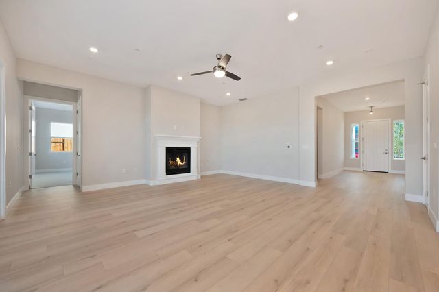 1352 Bear Creek Dr, Rocklin, CA 95765