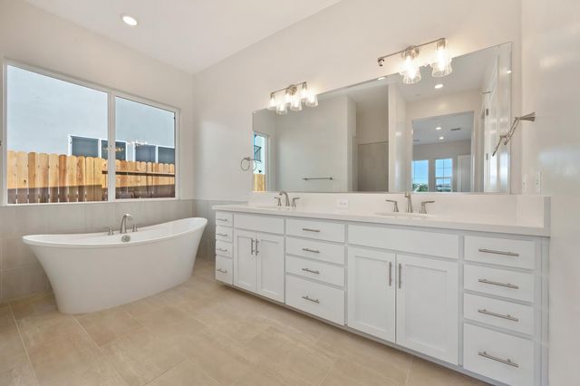 1352 Bear Creek Dr, Rocklin, CA 95765