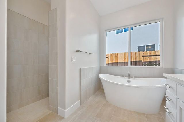 1352 Bear Creek Dr, Rocklin, CA 95765