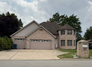 8020 Latrobe Avenue, Burbank, IL 60459