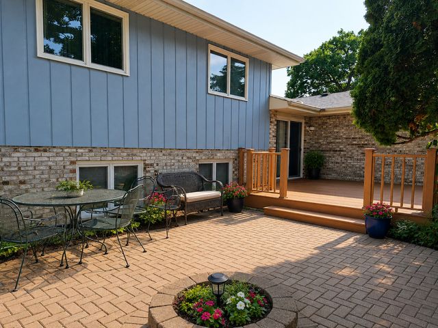 10615 S 83rd Avenue, Palos Hills, IL 60465