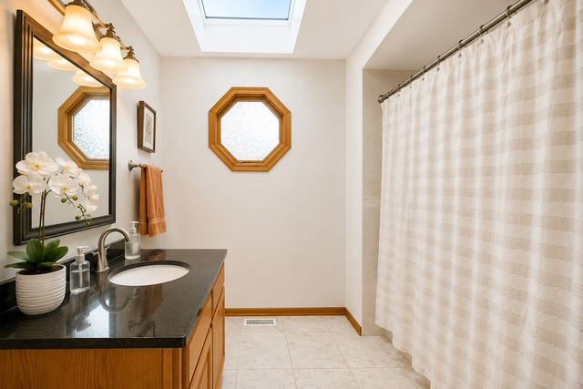 10615 S 83rd Avenue, Palos Hills, IL 60465