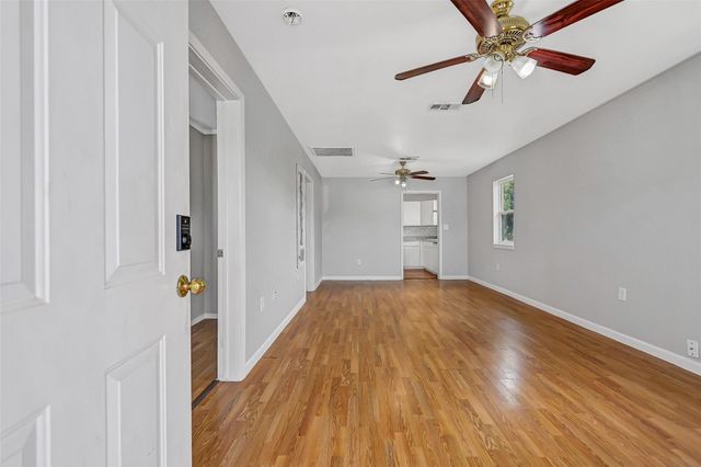 1801 55th Street, Galveston, TX 77551