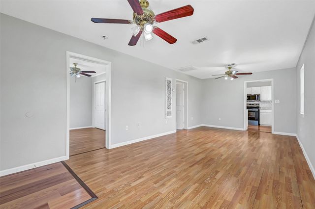 1801 55th Street, Galveston, TX 77551