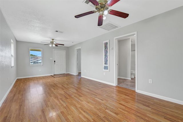 1801 55th Street, Galveston, TX 77551
