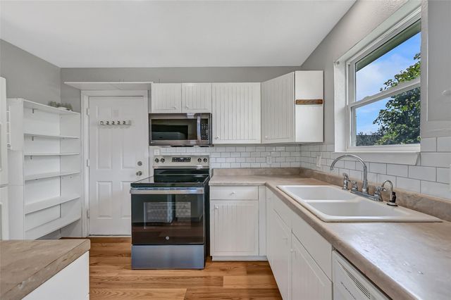1801 55th Street, Galveston, TX 77551