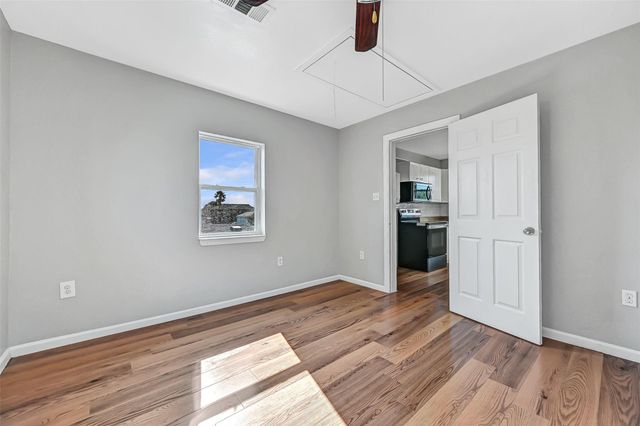 1801 55th Street, Galveston, TX 77551