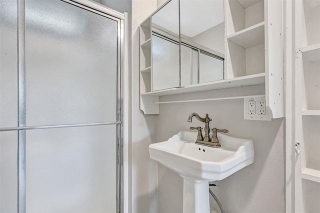 1801 55th Street, Galveston, TX 77551