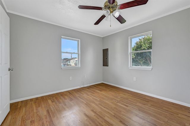 1801 55th Street, Galveston, TX 77551