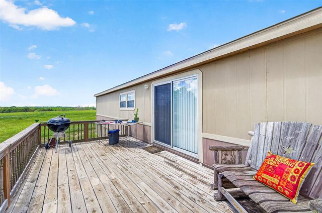 1045 Mcelroy Lane, New Ulm, TX 78950