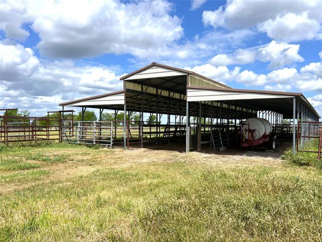 1045 Mcelroy Lane, New Ulm, TX 78950