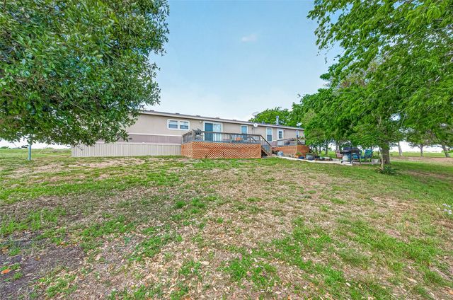 1045 Mcelroy Lane, New Ulm, TX 78950
