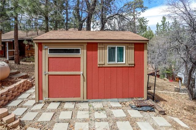 861 Santa Barbara, Sugarloaf, CA 92386