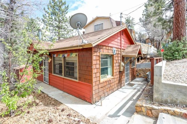 861 Santa Barbara, Sugarloaf, CA 92386