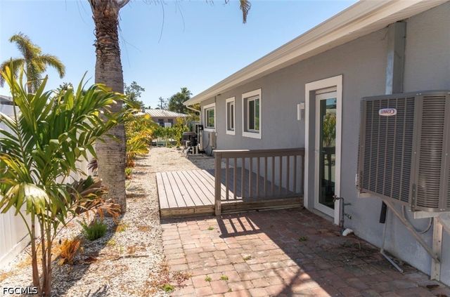 310 Madison CT, Fort Myers Beach, FL 33931