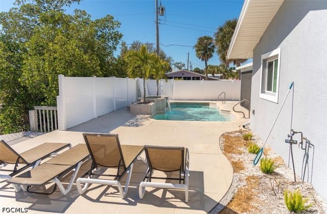 310 Madison CT, Fort Myers Beach, FL 33931