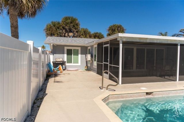 310 Madison CT, Fort Myers Beach, FL 33931
