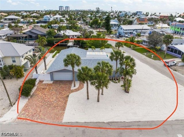 310 Madison CT, Fort Myers Beach, FL 33931