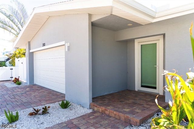 310 Madison CT, Fort Myers Beach, FL 33931
